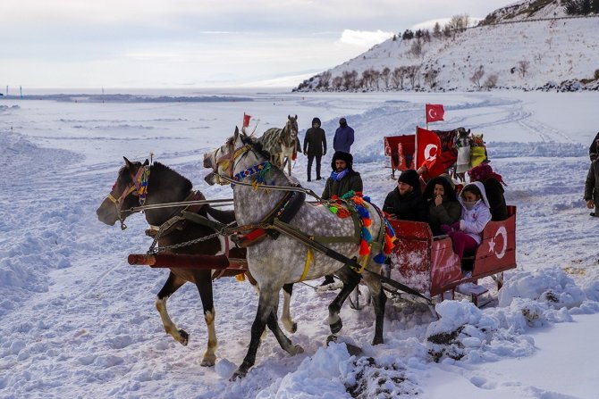 Çıldır Gölü’nde Renkli Görüntüler