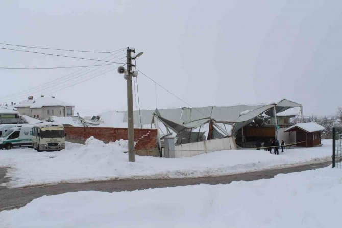 Boğazkale’de Pazar Yerinin Çatısı Kardan Çöktü