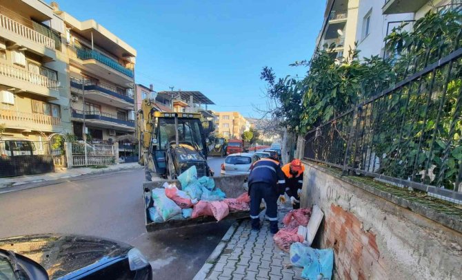Bayraklı’da Bir Yılda 13 Bin Ton Moloz Toplandı