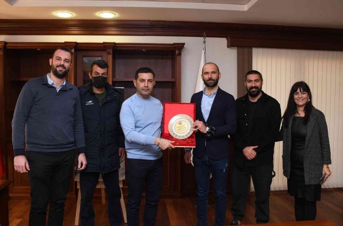 Davutlarspor’dan Başkan Ömer Günel’e Teşekkür Plaketi