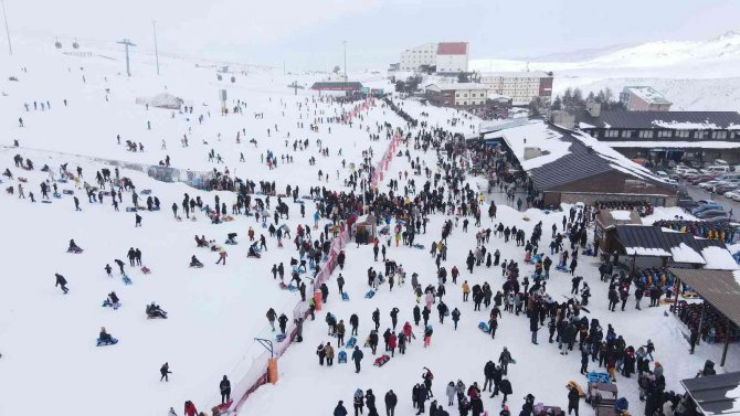 Erciyes’e Ziyaretçi Akını, Hafta Sonunda 85 Bin Kişi Ziyaret Etti