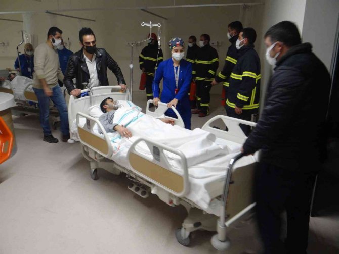 Erzurum Şehir Hastanesinde Gerçeğini Aratmayan Deprem Tatbikatı