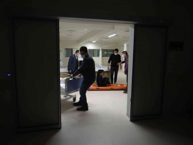 Erzurum Şehir Hastanesinde Gerçeğini Aratmayan Deprem Tatbikatı