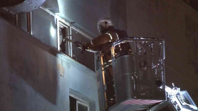 Esenyurt’ta Tekstil Atölyesinde Korkutan Yangın