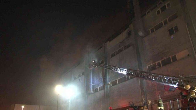 Esenyurt’ta Tekstil Atölyesinde Korkutan Yangın