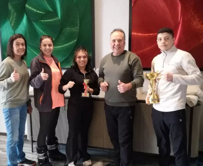 Eskişehirli Kick Boksçular İ̇stanbul’da Şehirlerini Gururlandırdı