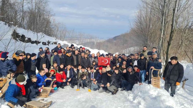 Kar Yağışı Eğlenceye Dönüştü