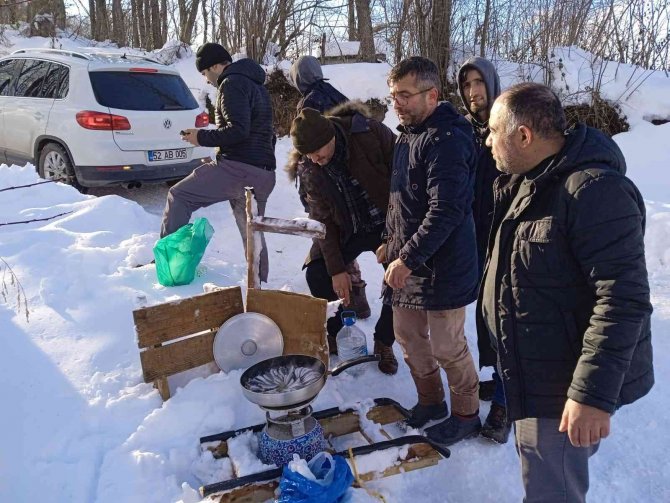 Kar Yağışı Eğlenceye Dönüştü