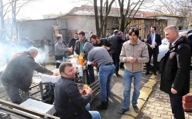 Başkan Sezer’den Karla Mücadele Ekiplerine Balık Ekmek