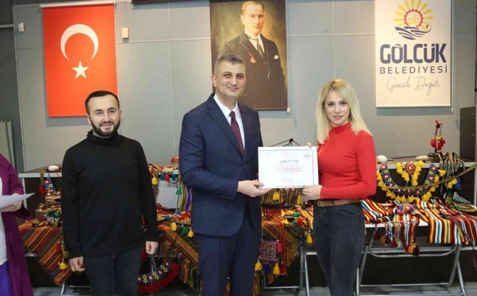 Türk El Sanatları Kursunu Tamamlayan Kursiyerlere Sertifikaları Verildi
