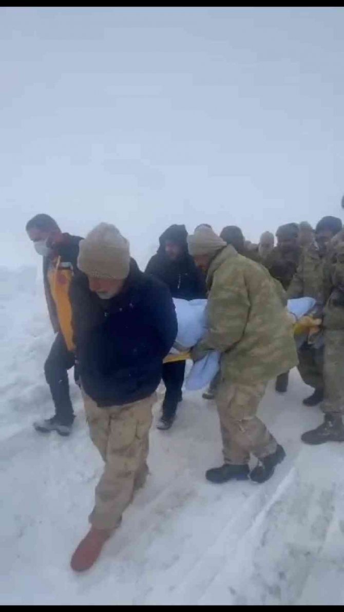 Üs Bölgesinde Rahatsızlanan Asker İçin Ekipler Seferber Oldu