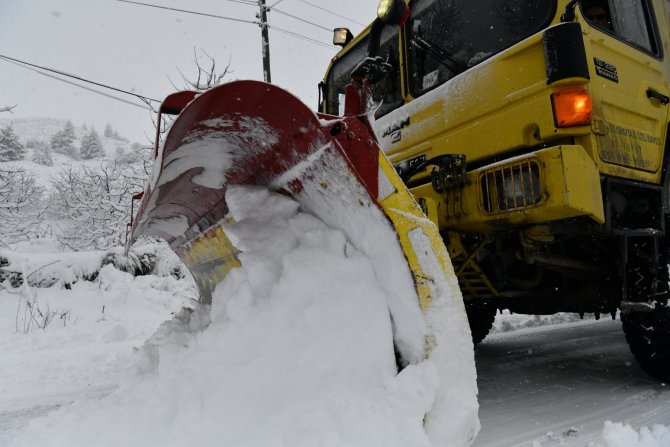 Isparta’da Karla Mücadele Sürüyor