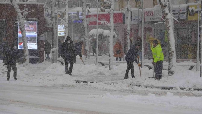 Isparta’da Aniden Bastıran Kar Kalınlığı 15 Santimetreyi Geçti