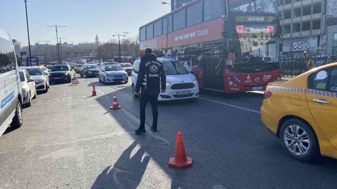 Eminönü’nde Kurallara Uymayan Taksicilere Ceza Yağdı