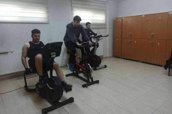 İ̇tfaiye Personeli Spor Ve Eğitimlerle Formda Kalıyor