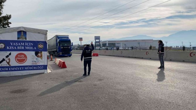 İ̇zmir’de 2 Milyon Tl Değerinde Kaçak Araç Lastiği Ele Geçirildi