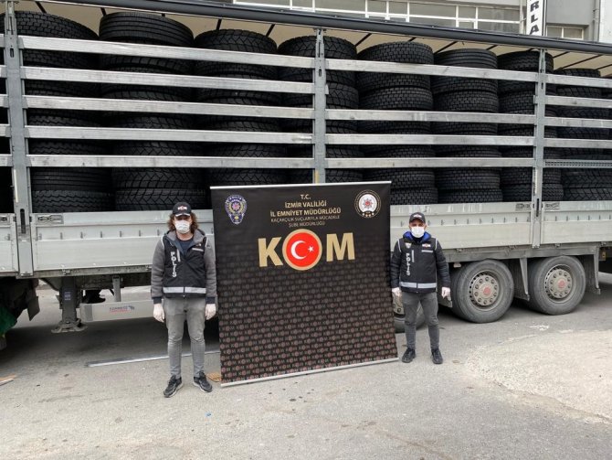 İ̇zmir’de 2 Milyon Tl Değerinde Kaçak Araç Lastiği Ele Geçirildi