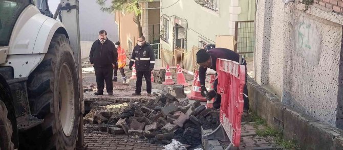 Kağıthane’de Su Borusu Patladı, Cadde Sele Döndü