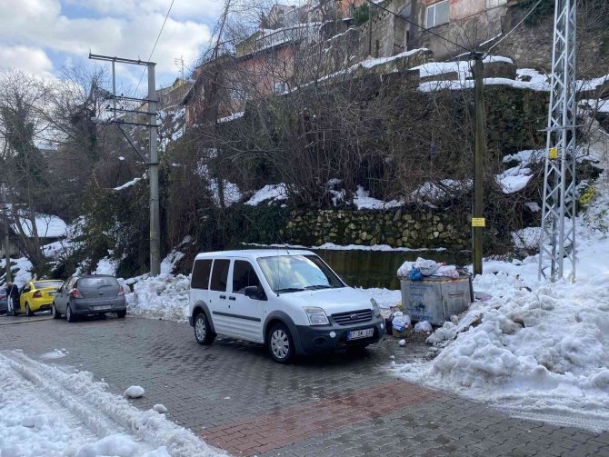 Avm Otoparkında Silahlı Saldırı: 1 Yaralı
