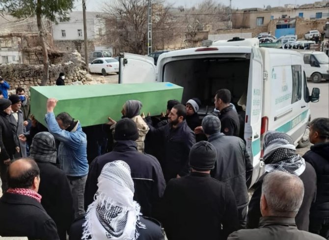Sobadan Zehirlenen Anne Ve Bebeği Gözyaşları Arasında Toprağa Verildi