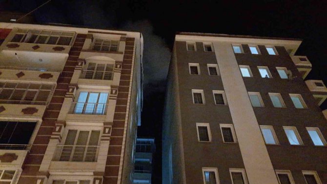 Kars’ta 6 Katlı Binada Yangın