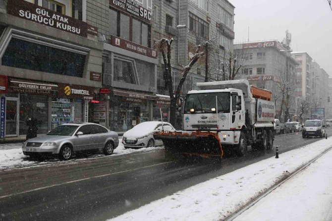 Büyükşehir 145 Mahalle Yolunu Açtı, 23 Yol Kapalı