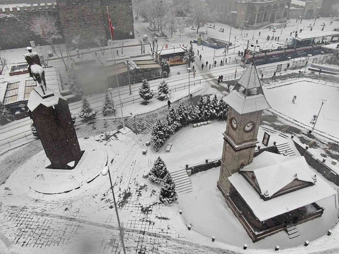 Kayseri’ye Lapa Lapa Kar Yağdı