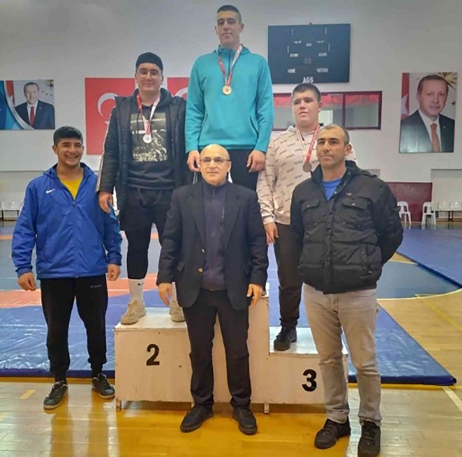 Döşemealtı Güreşçileri 27 Madalya Kazandı