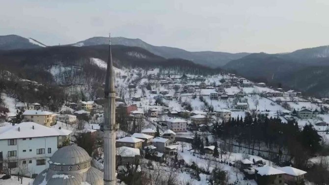 Karla Kaplanan Köylerde Hayranlık Uyandıran Kış Güzelliği