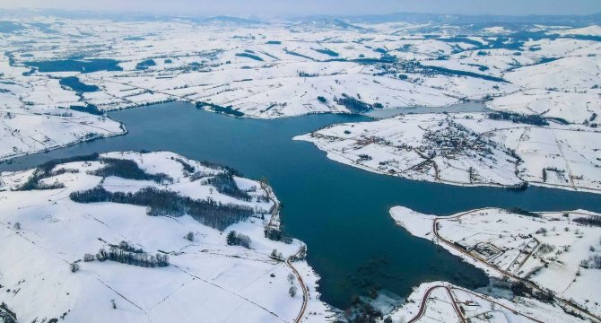 Karla Kaplanan Köylerde Hayranlık Uyandıran Kış Güzelliği