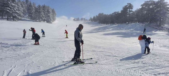 Murat Dağı Termal Kayak Merkezi’nde Her Seviyeden Kayakçıya Uygun Pist