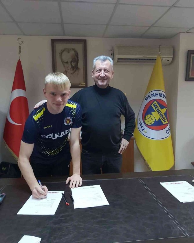 Menemenspor’da İ̇lyas Antekin Profesyonel Oldu