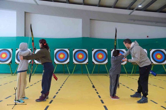 Mete Gazoz Okçuluk Merkezi Açıldı