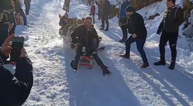Kar Yağışı Eğlenceye Dönüştü