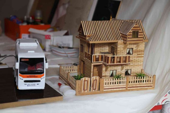 Pandemi Sürecinde Özledikleri Dolmuşlarının Maketini Yaptılar