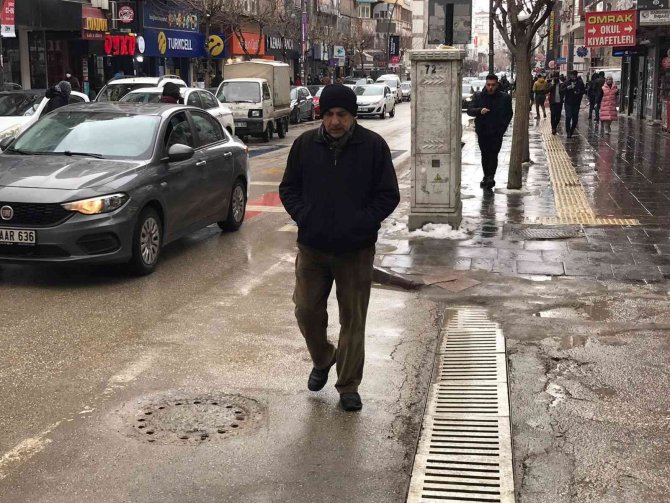 Vaka Yoğunluğu En Çok Artan 10 İl Arasına Giren Elazığ’da Vatandaşlar, Kuralların Ve Aşının Önemine Dikkat Çekti