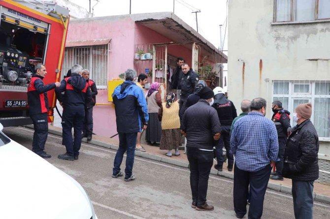 Boş Evde Çıkan Yangında 1 Kişi Dumandan Etkilendi