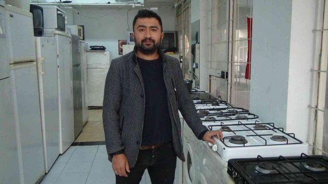 Böyle Yüzsüz Hırsız Görülmedi, Nakliyeci Kiralayıp Komşuya Hamallık Yaptırdı