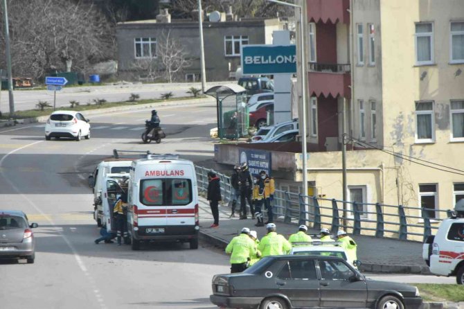 Otomobil Ambulansla Çarpıştı: 1 Yaralı
