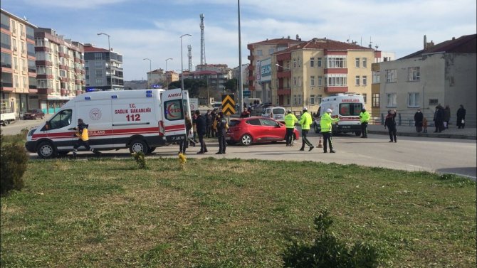 Otomobil Ambulansla Çarpıştı: 1 Yaralı