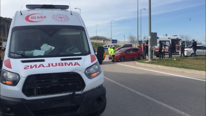 Otomobil Ambulansla Çarpıştı: 1 Yaralı