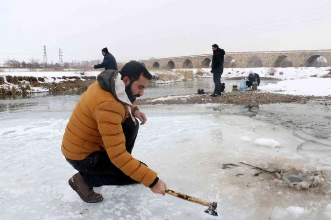Sivas’ta Eskimo Usulü Balık Avı