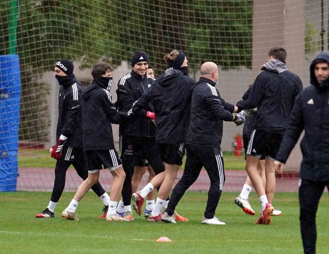 Beşiktaş’ta Ghezzal Kamptan Ayrıldı