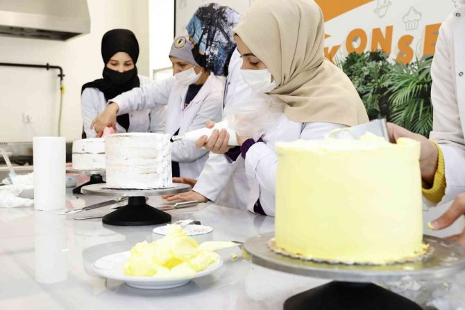 Pastacılık Kursunda Sınav Heyecanı