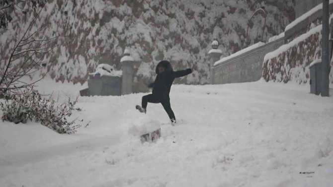 Tokat’ta Kaygan Yollar Sürücüleri Zor Anlar Yaşadı