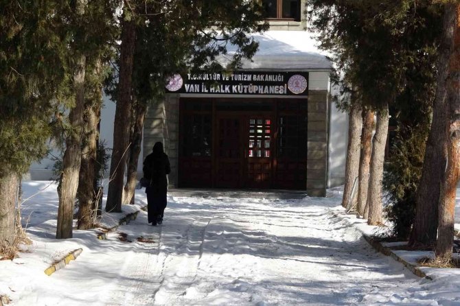 Cumhuriyet Dönemi Binası Halk Kütüphanesi Oldu