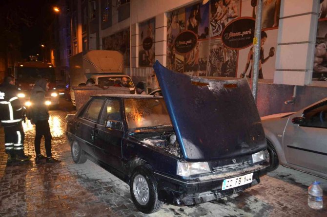 Aracı Yandı, Üzüntüden “Garibin Bir Arabası Vardı, Şimdi O Da Yok” Dedi