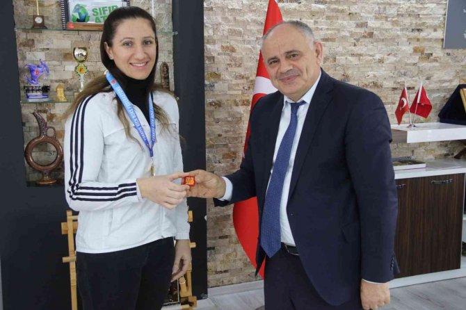 Kick Boks Türkiye Şampiyonu’ndan Başkan Öztürk’e Ziyaret