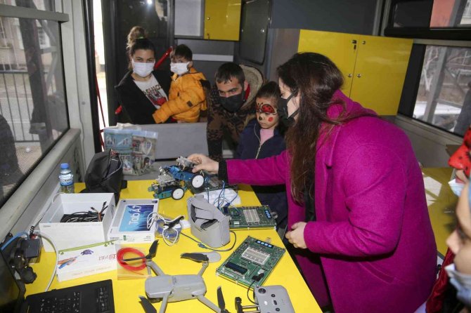 Adana’da Çocuk Şenliği