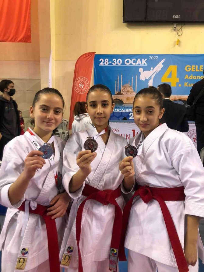Karate Sporcuları Adana’dan Dereceler İle Döndü